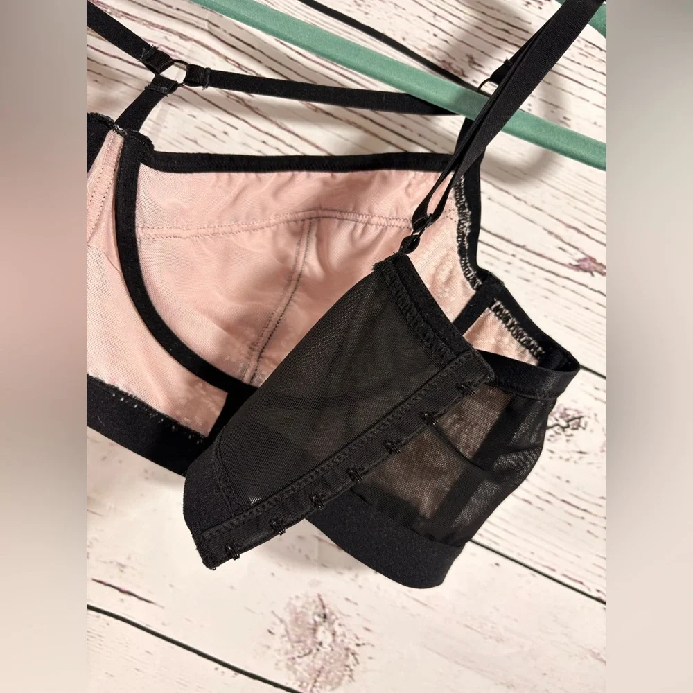 Torrid Blush Pink Lace Underwire Bra with Corset Piping in Size 2 - Picture 8 of 9